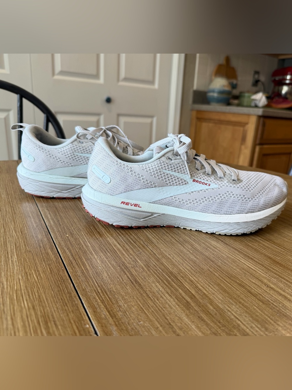 Women’s Brooks Revel 6 Athletic Shoes (size 8) - Picture 2 of 9